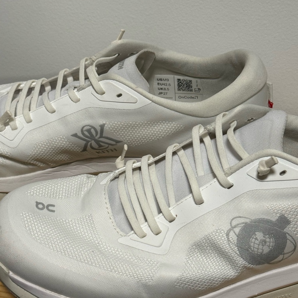 Kith x On Cloud Collab ice White Sneakers - Picture 2 of 6